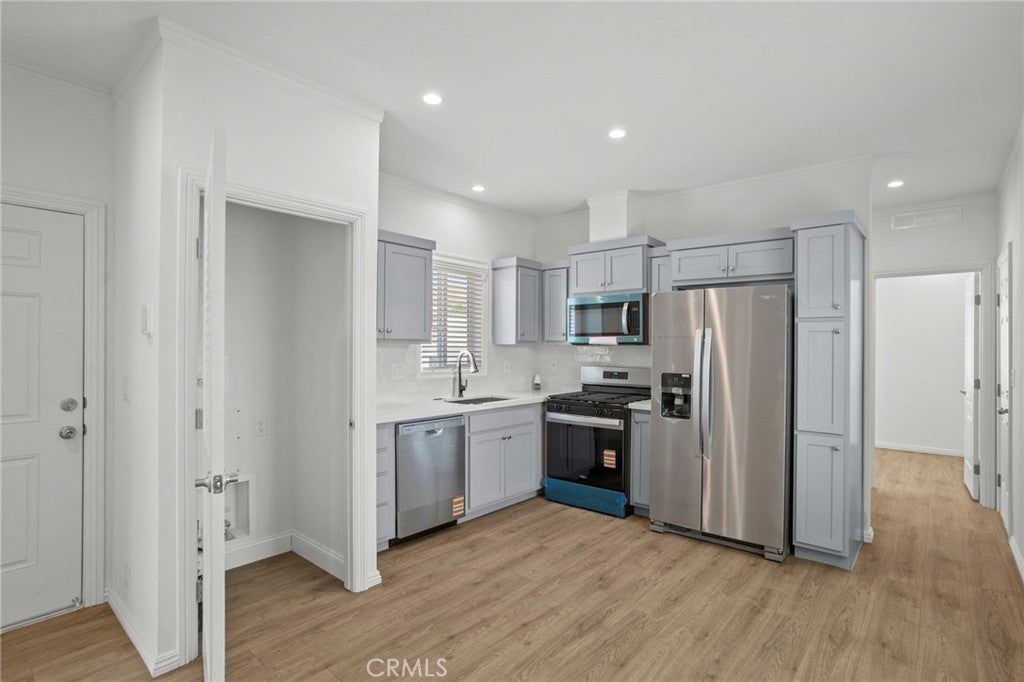 6154 Mission Boulevard 66