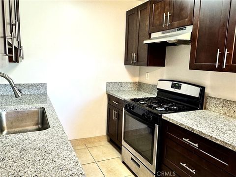 Photo of 1222 W Brook St #D, Santa Ana, CA 92703 (MLS # PW25223594) Photo of 1222 W Brook St #D, Santa Ana, CA 92703 (MLS # PW25223594)