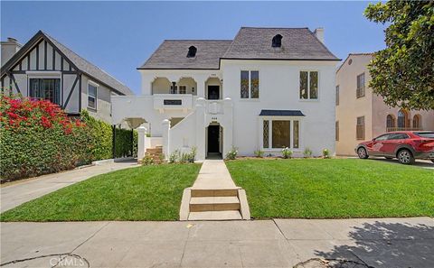 Photo of 826 S Detroit Street, Los Angeles, CA 90036 (MLS # SR26119865)