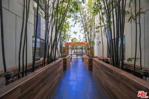 Photo of 711 Cole Avenue #306, Los Angeles, CA 90038 (MLS # 26657321)