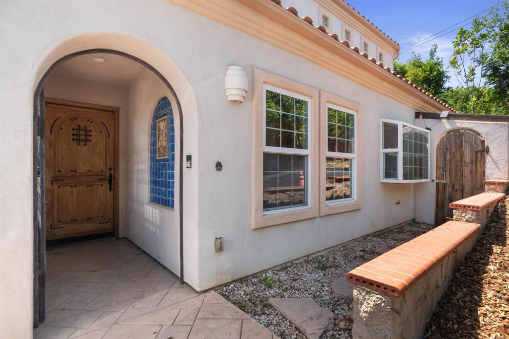 2320 Ivy Road
