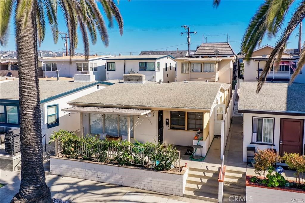 Photo of 306 Marguerite Ave, Corona Del Mar, CA 92625 (MLS # NP26054437)