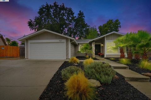 Photo of 1567 Catherine Way Way, Concord, CA 94519 (MLS # 41115955) Photo of 1567 Catherine Way Way, Concord, CA 94519 (MLS # 41115955)