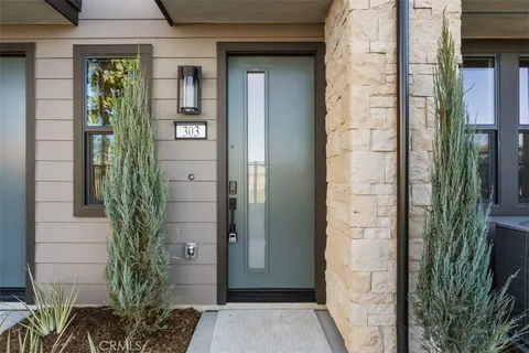 109 S Laxore Street Unit 303, Anaheim, CA 92804 - MLS#: LG25271346