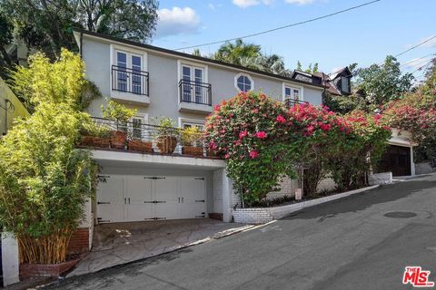 Photo of 1531 Marmont Avenue, Los Angeles, CA 90069 (MLS # 26670077)