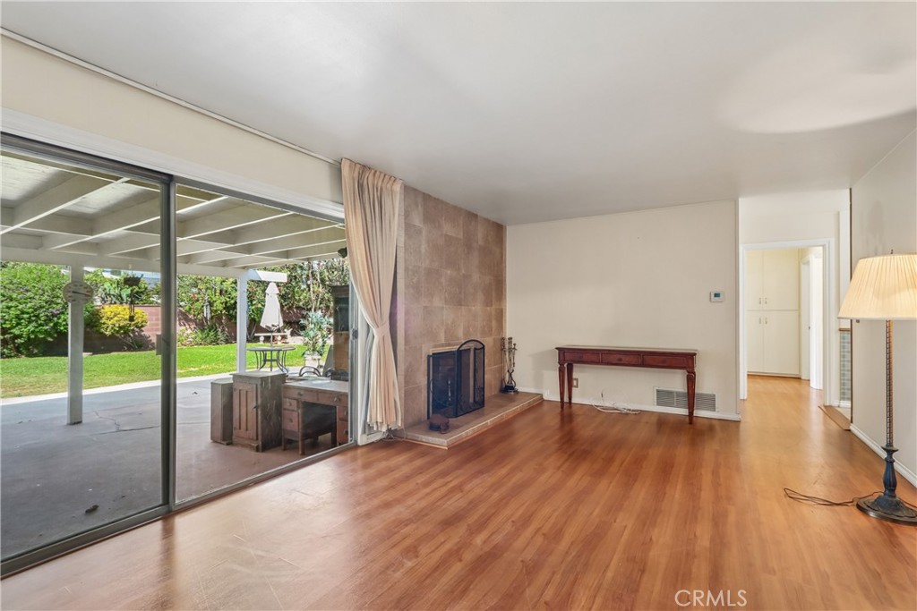 911 W Lucille Avenue
