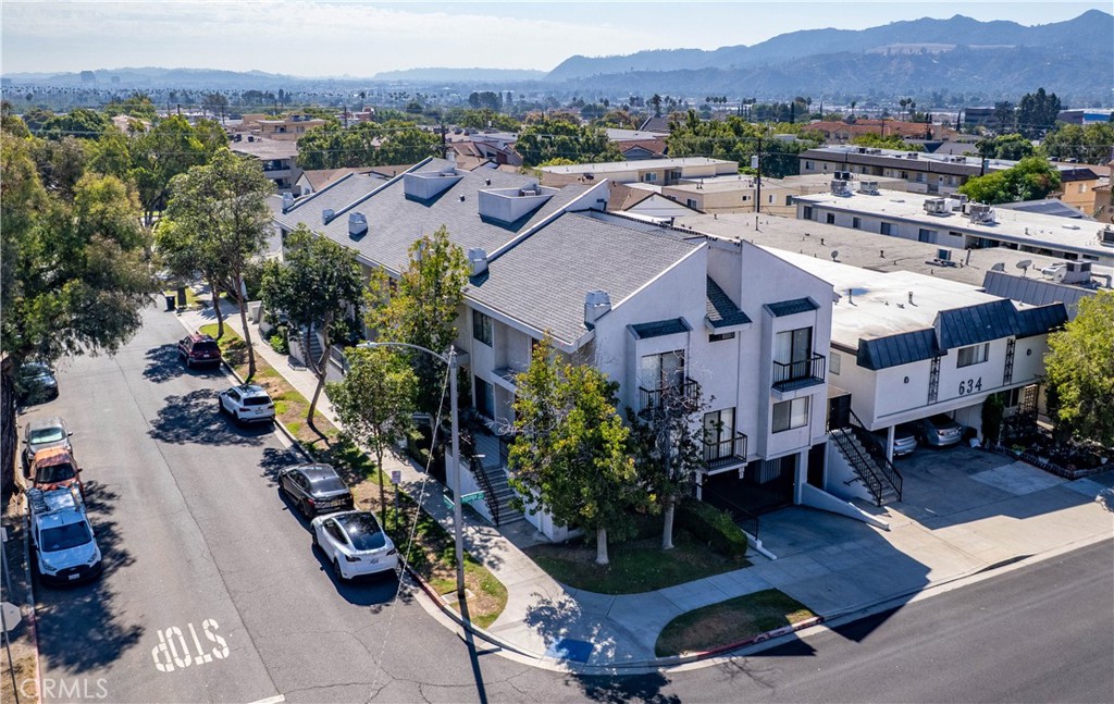 638 E Tujunga Avenue