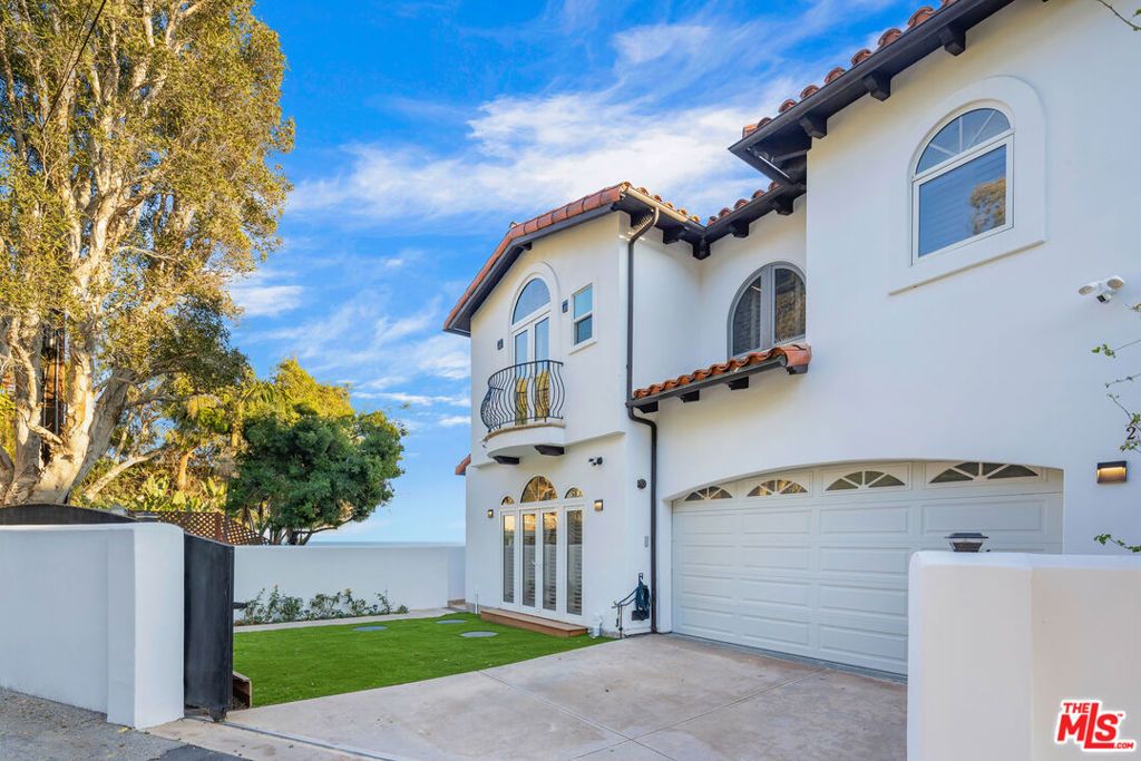 Photo of 27336 Pacific Coast Highway, Malibu, CA 90265 (MLS # 25583087)