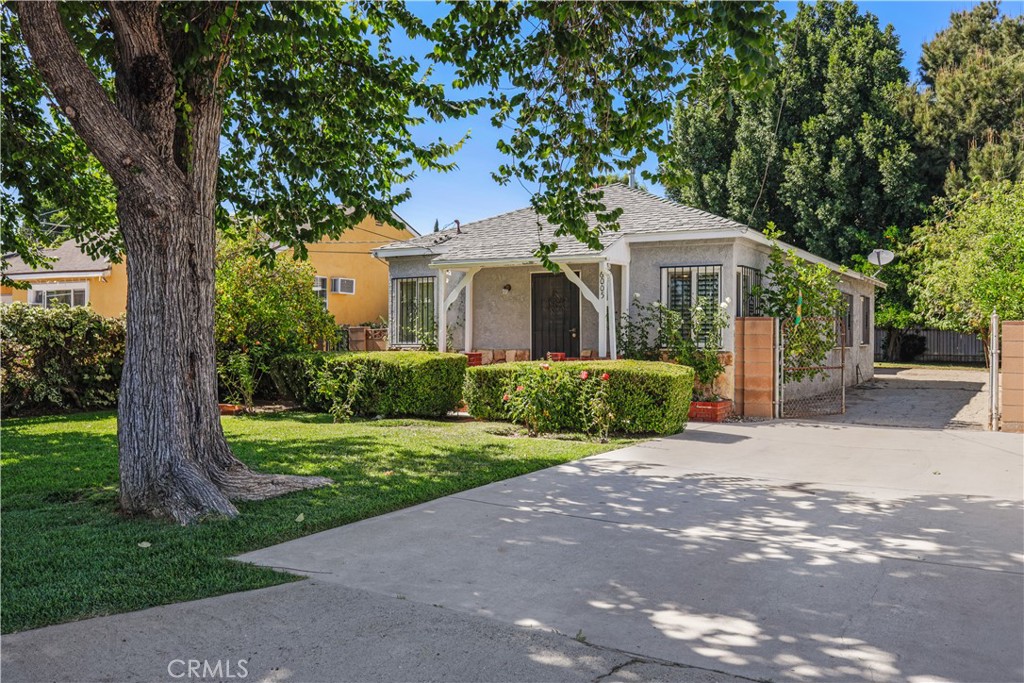Welcome to your FUTURE DREAM HOME In Lake Balboa! This charming home property offers: 3 Cozy bedrooms, perfect for relaxation and restful nights. 1 Well-Appointed bathroom, designed for comfort and convenience. 924 Square feet of living space, efficiently designed for cozy living. Generous 6,750 square foot lot, ample space for creative expansion. Key features include: RV access, convenient for outdoor enthusiasts. Energy-Efficient dual pane windows, enhances comfort and reduces utility costs. Durable copper plumbing, ensures reliable water flow. Elegant wood shutters and sophisticated crown molding, adds charm and character. FRESH INTERIOR PAINT, MOVE-IN READY WITH A REFRESHED LOOK. Convenient laundry in garage. DETACHED 2-CAR GARAGE WITH THE POTENTIAL TO BE CONVERTED TO AN ACCESSORY DWELLING UNIT (ADU), offers extra storage or workspace. Prime location, close to shopping centers, Balboa Park, golf courses, and easy access to freeways 405 and 101. This property is a rare opportunity to shape your ideal living environment.
