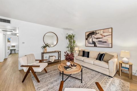 Photo of 1030 Robinson Ave Ave #215, San Diego, CA 92103 (MLS # 260009841SD)