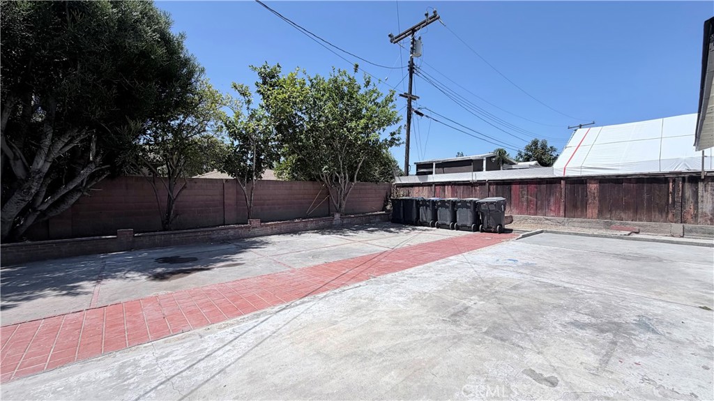 2702 W Maywood 2702 W Maywood