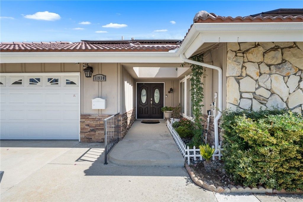 Photo of 11930 Woodley Ave, Granada Hills, CA 91344 (MLS # SR25245477)