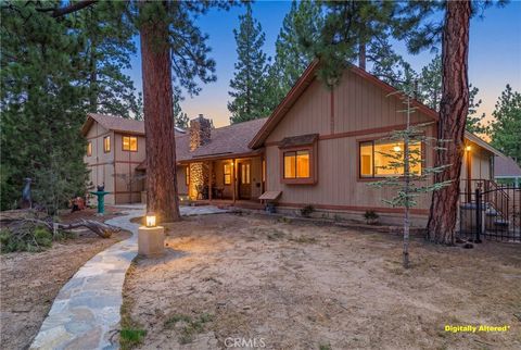 Photo of 39900 Lakeview Dr, Big Bear Lake, CA 92315 (MLS # SW26089642)