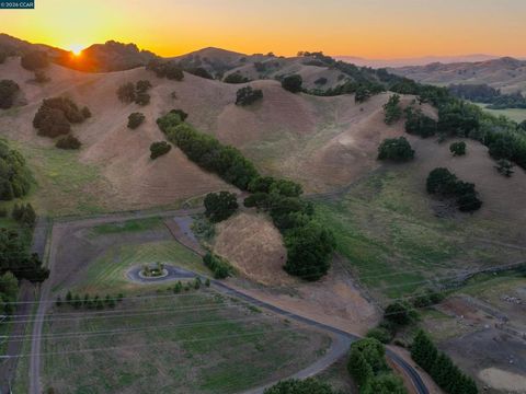 Photo of 60 Hampton Road, Martinez, CA 94553 (MLS # 41124903)