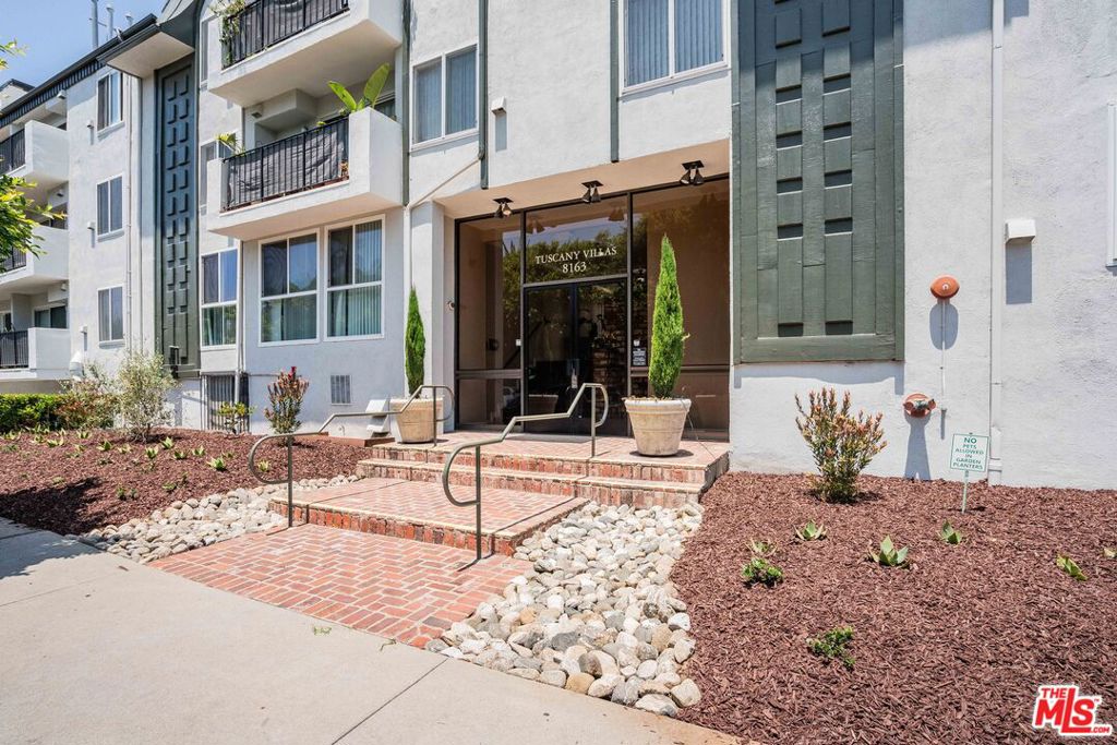 8163 Redlands Street 19