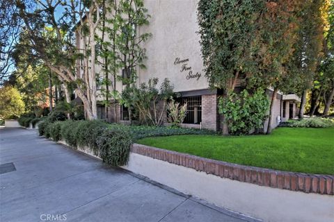 Photo of 11560 Moorpark St St #203, Studio City, CA 91602 (MLS # SR26077970)