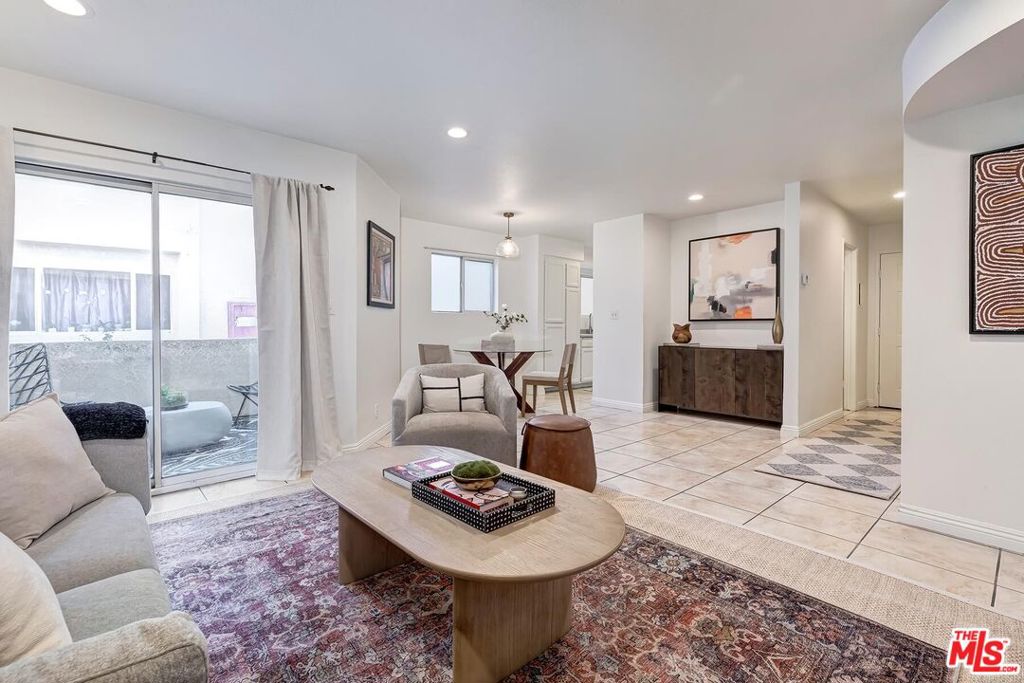 7651 Reseda Boulevard 3T