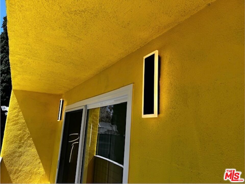 5633 La Mirada Avenue