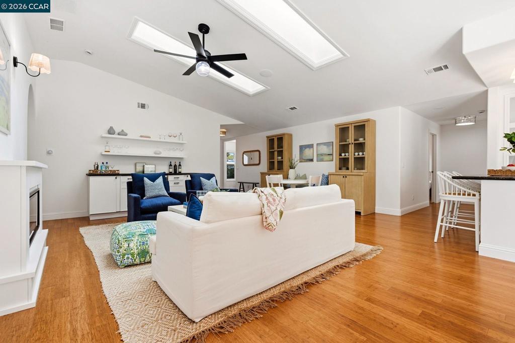 2643 Buena Vista Ave