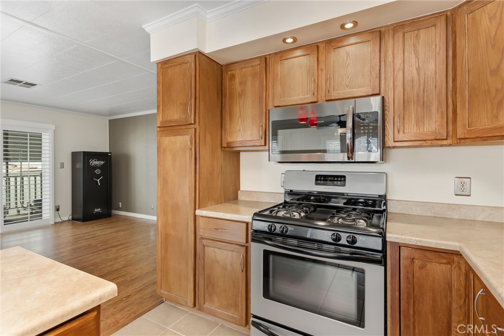 626 N Dearborn 205
