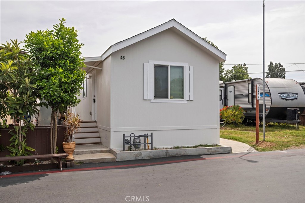 7650 Balboa Boulevard 43