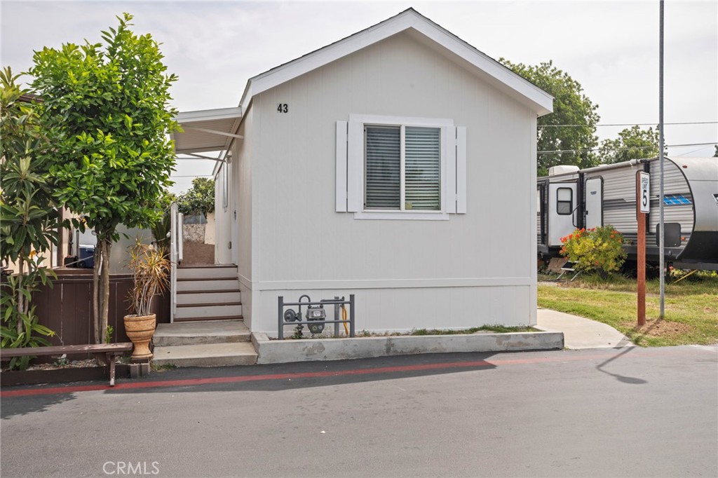 7650 Balboa Boulevard 43