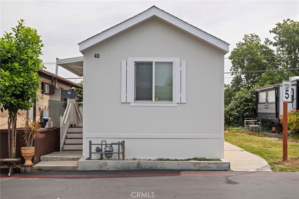 7650 Balboa Boulevard 43