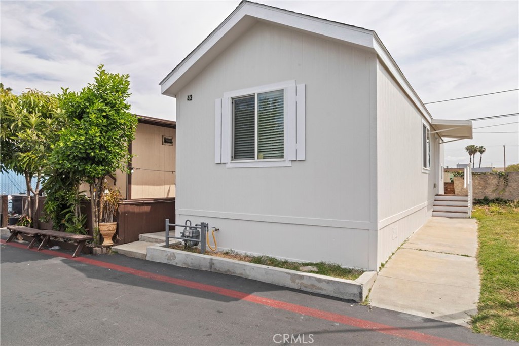 7650 Balboa Boulevard 43