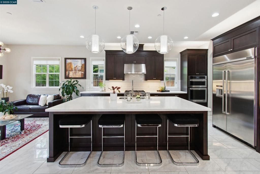 listing image 130722320618889382715