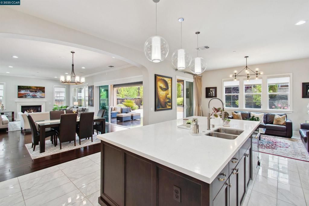 listing image 130726365318389008391