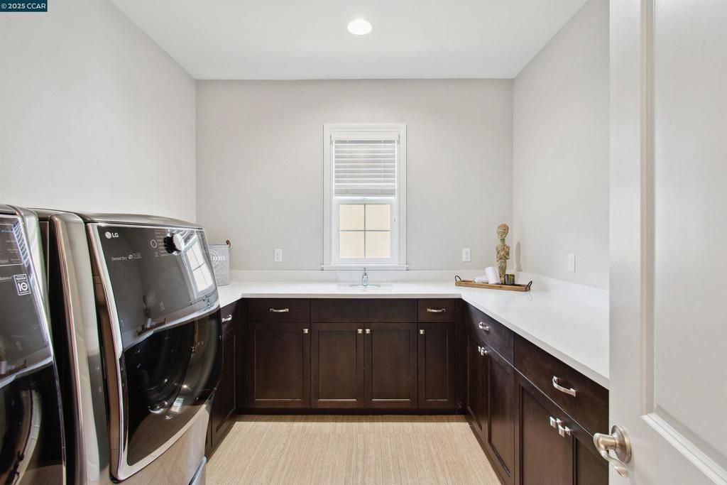 listing image 130722749316821911050