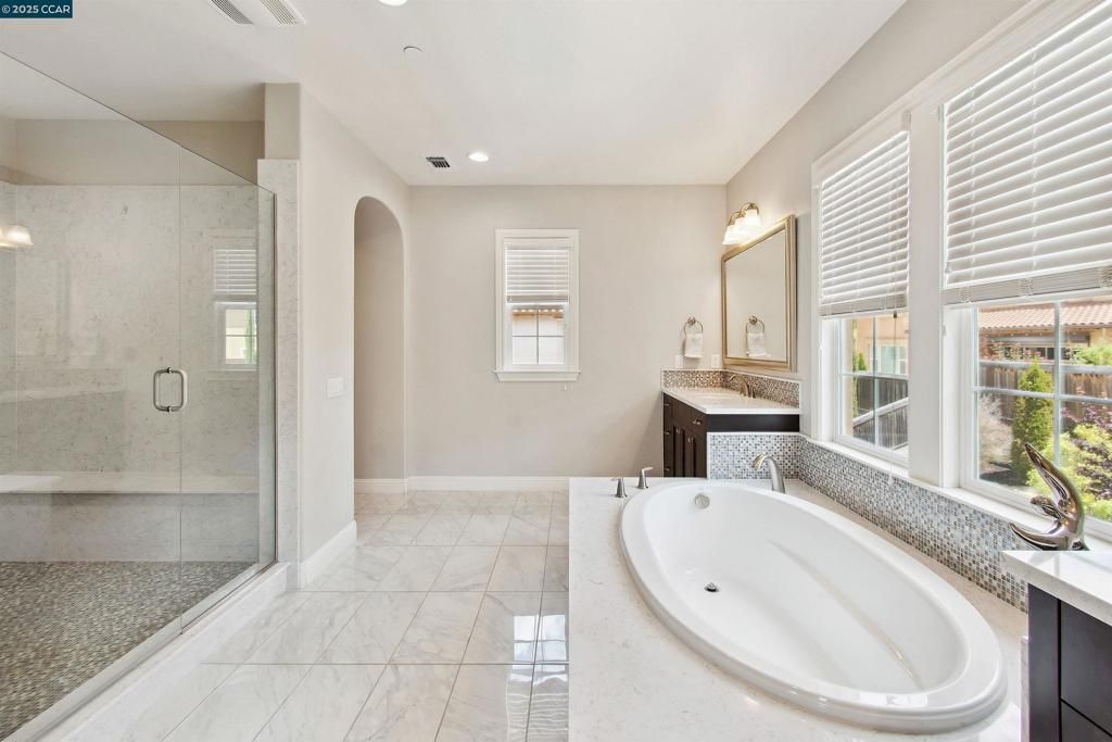 listing image 130726254385488161362