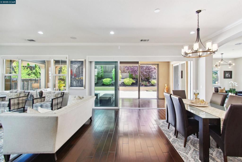 listing image 130729637964879761346