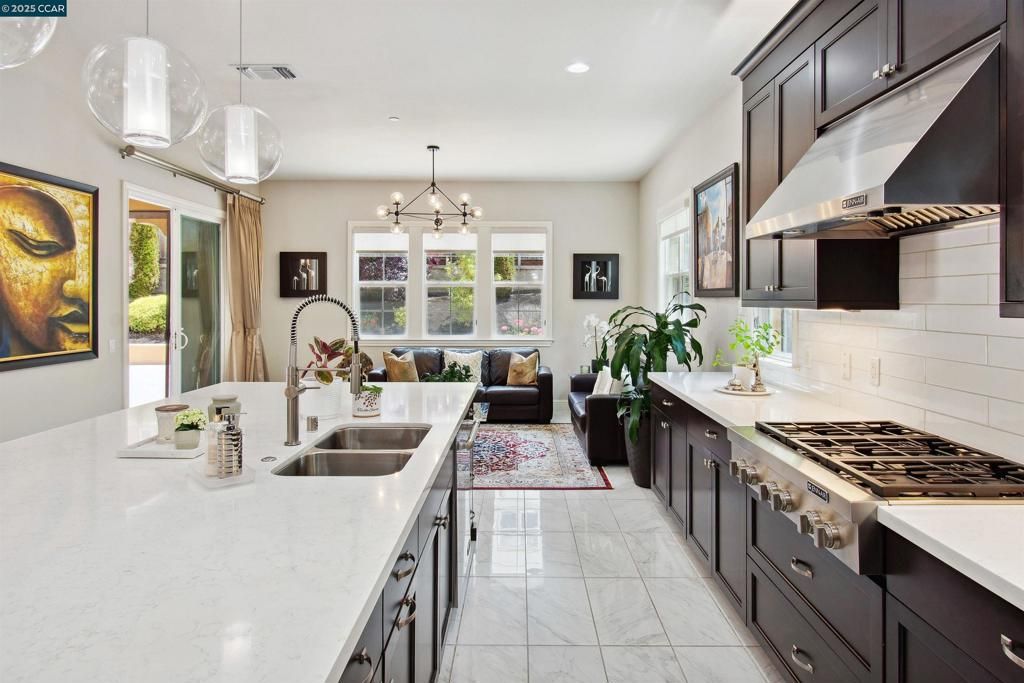 listing image 130723306898328581285