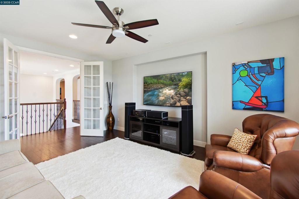listing image 130727385052955254609