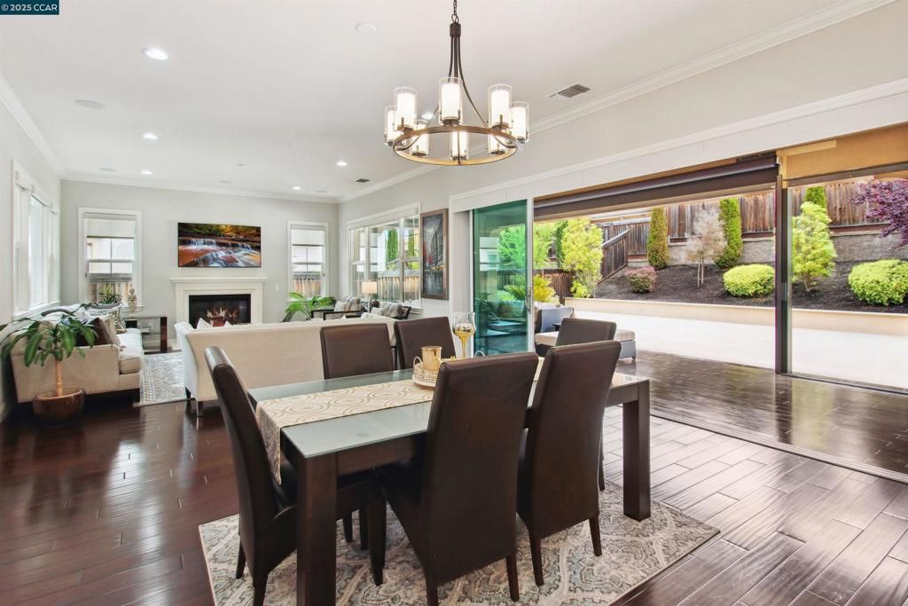 listing image 130729135383498202543