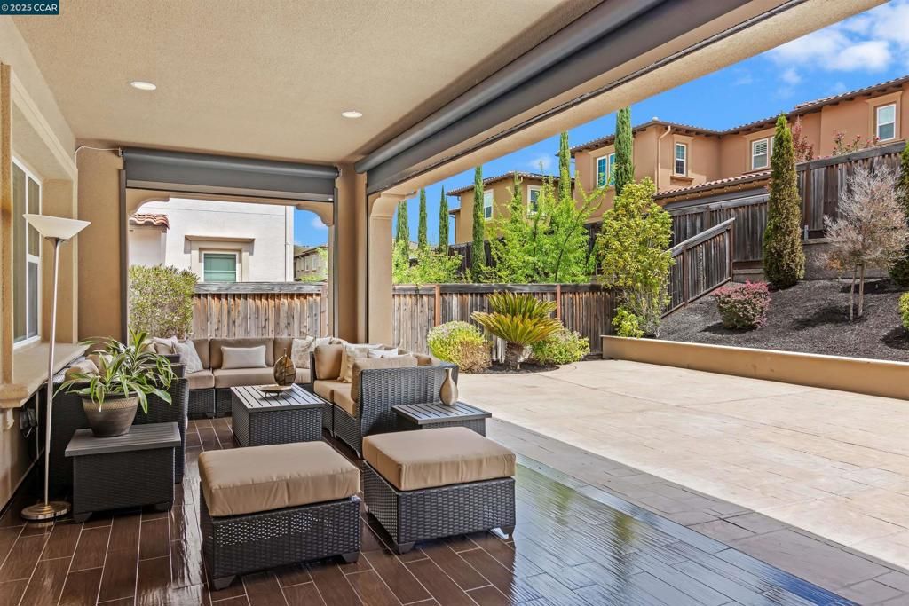 listing image 130721677109504172196