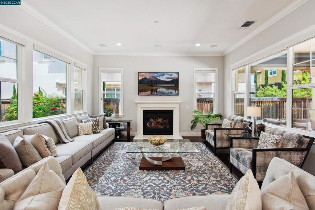listing image 130722631944146182367