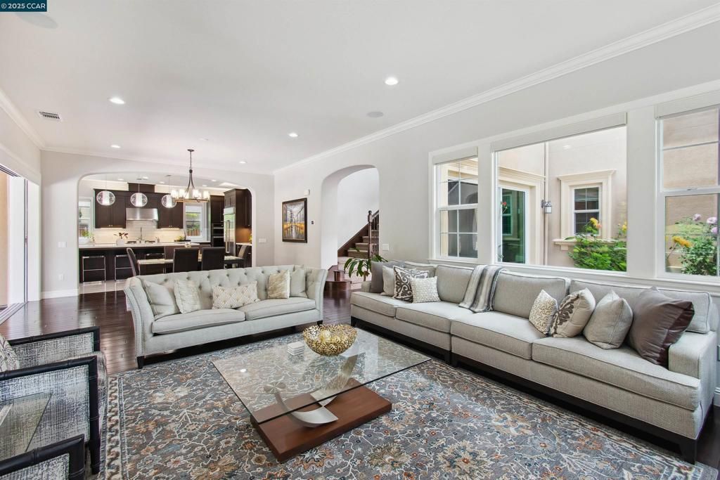 listing image 130727503906405348492