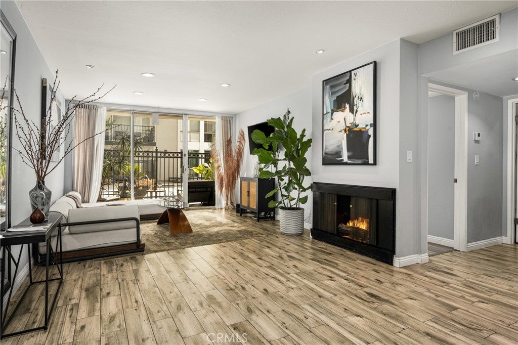 1351 N Crescent Heights Blvd 114, West Hollywood CA 90046