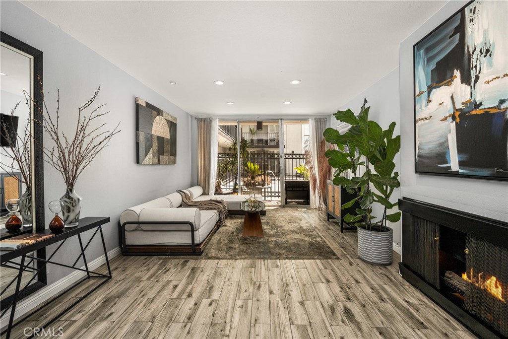 1351 N Crescent Heights 114