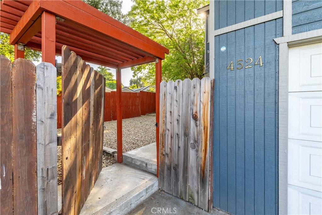4524 Mananita Avenue
