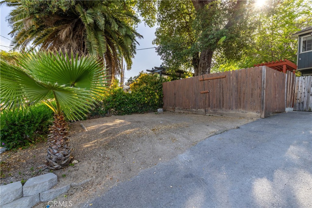 4524 Mananita Avenue