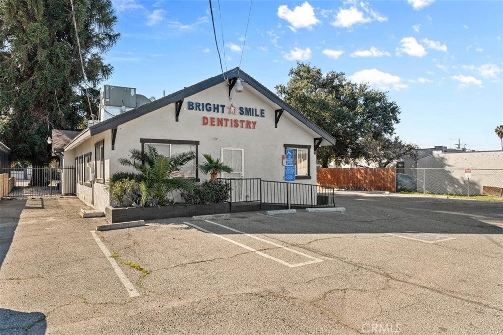 Photo 1 of 35 — 1020 E Florida Avenue, Hemet, CA 92543