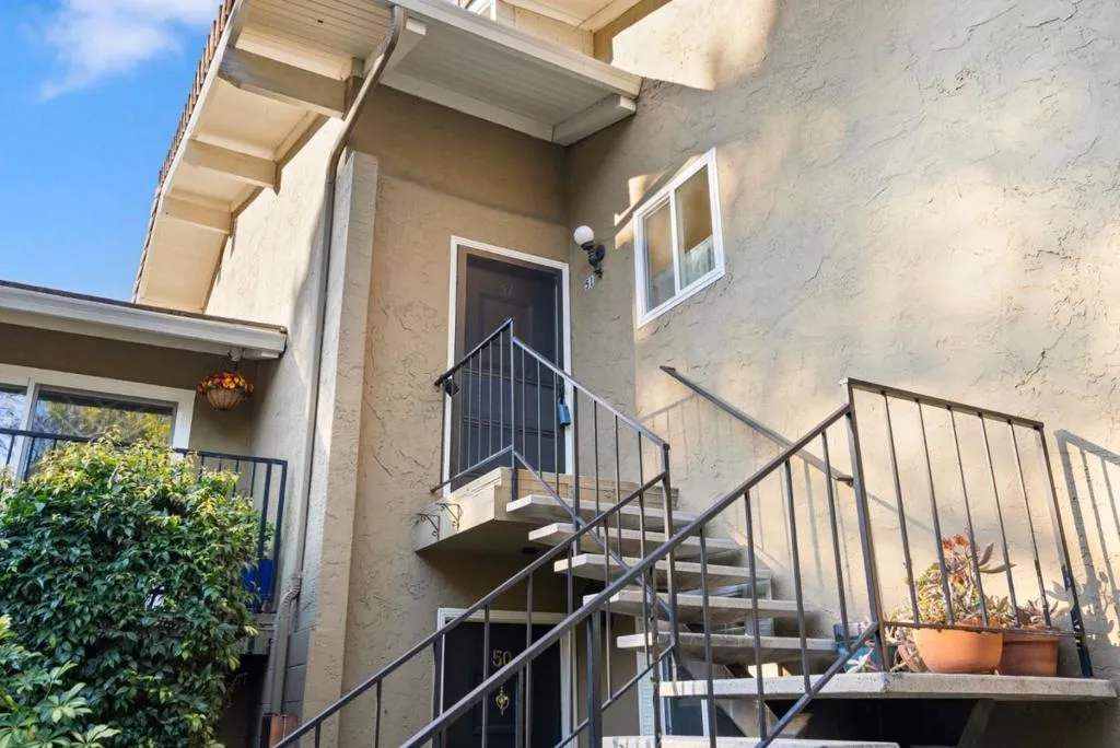 Los Gatos, California 95032, United States, 2 Bedrooms Bedrooms, ,3 BathroomsBathrooms,Residential,Active,20055