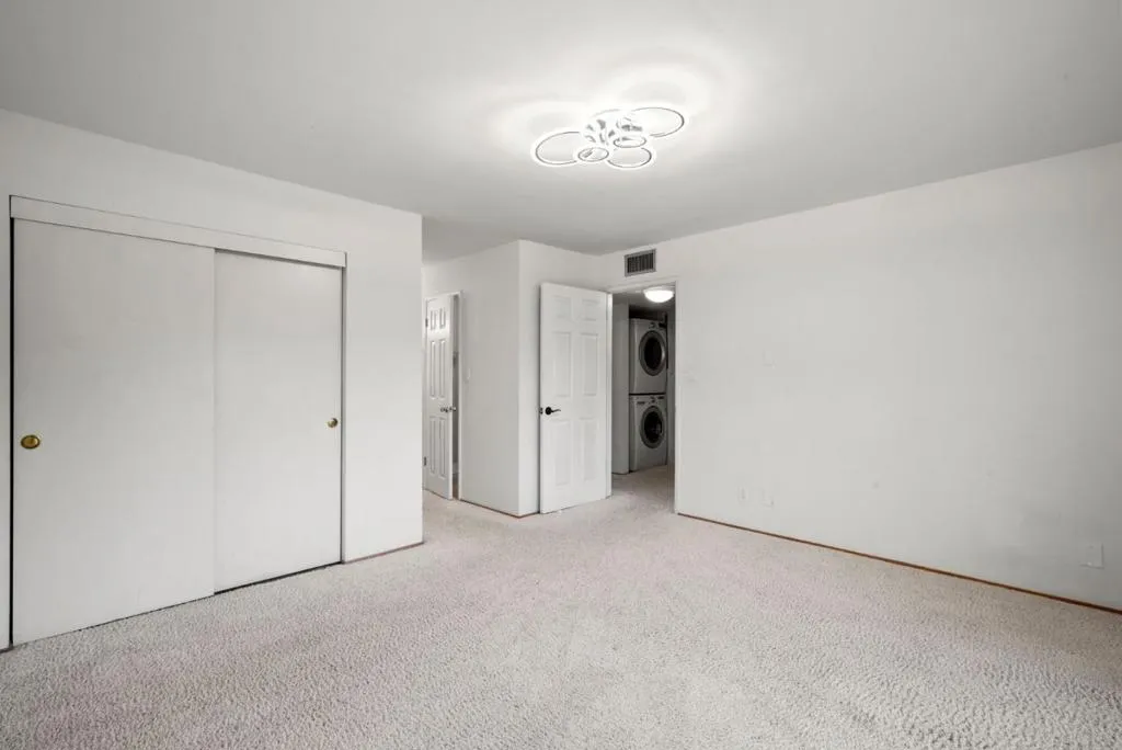 Los Gatos, California 95032, United States, 2 Bedrooms Bedrooms, ,3 BathroomsBathrooms,Residential,Active,20055