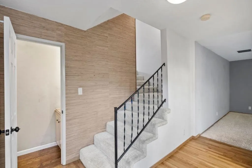 Los Gatos, California 95032, United States, 2 Bedrooms Bedrooms, ,3 BathroomsBathrooms,Residential,Active,20055