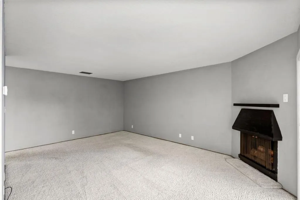 Los Gatos, California 95032, United States, 2 Bedrooms Bedrooms, ,3 BathroomsBathrooms,Residential,Active,20055