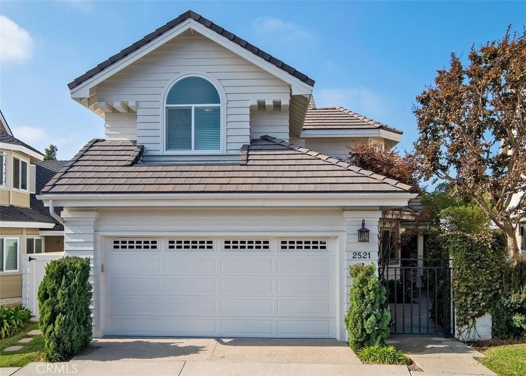 Photo of 2521 Point Del Mar, Corona Del Mar, CA 92625 (MLS # NP26085086)