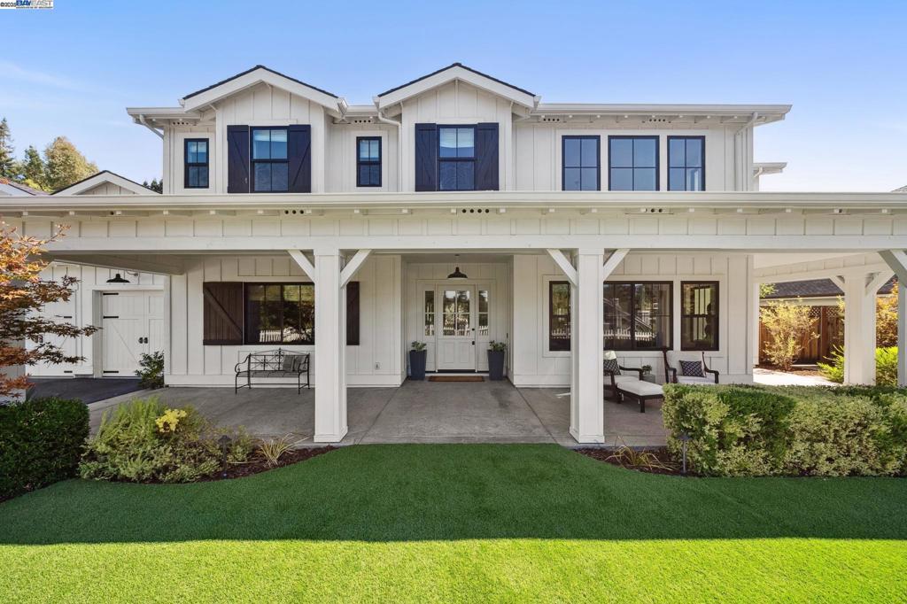 2621 Royal Oaks Dr